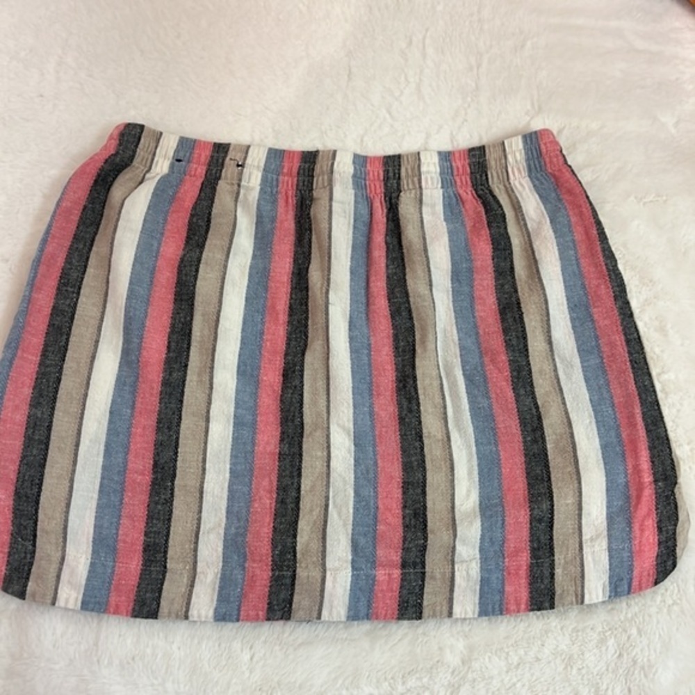 ATTYRE SKIRT WITH BUILT IN SHORTS. Size 12p - Picture 2 of 4